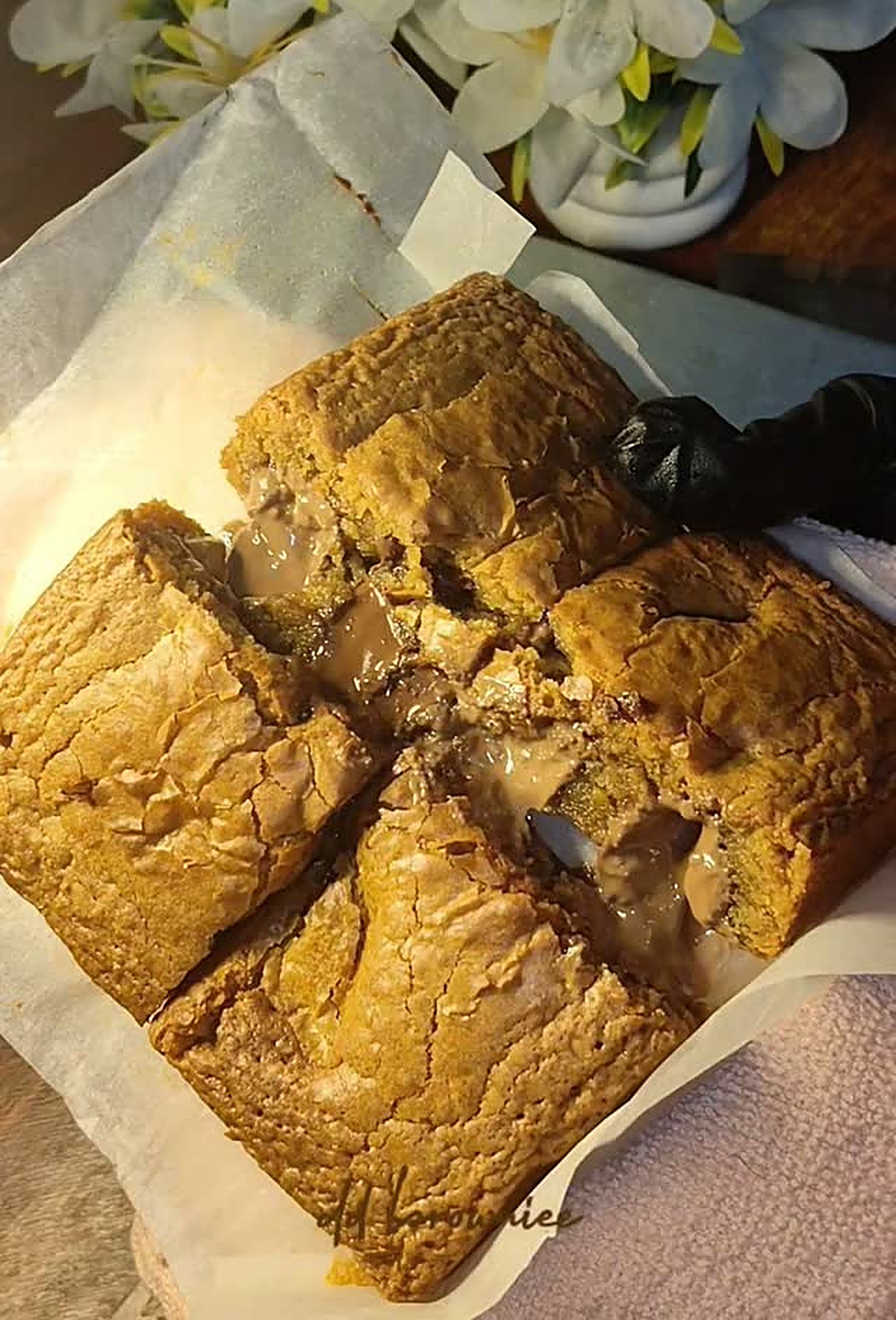 Brown butter lava blondie squares